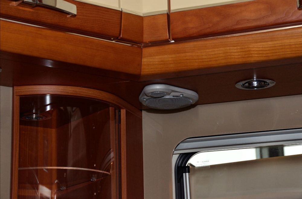 bgo 9787 caravan lelijke speakers